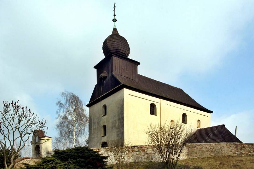 01-romansky-kostel-z-roku-1165-ve-vychodoceske-obci-recany-nad-labem_galerie-980-1